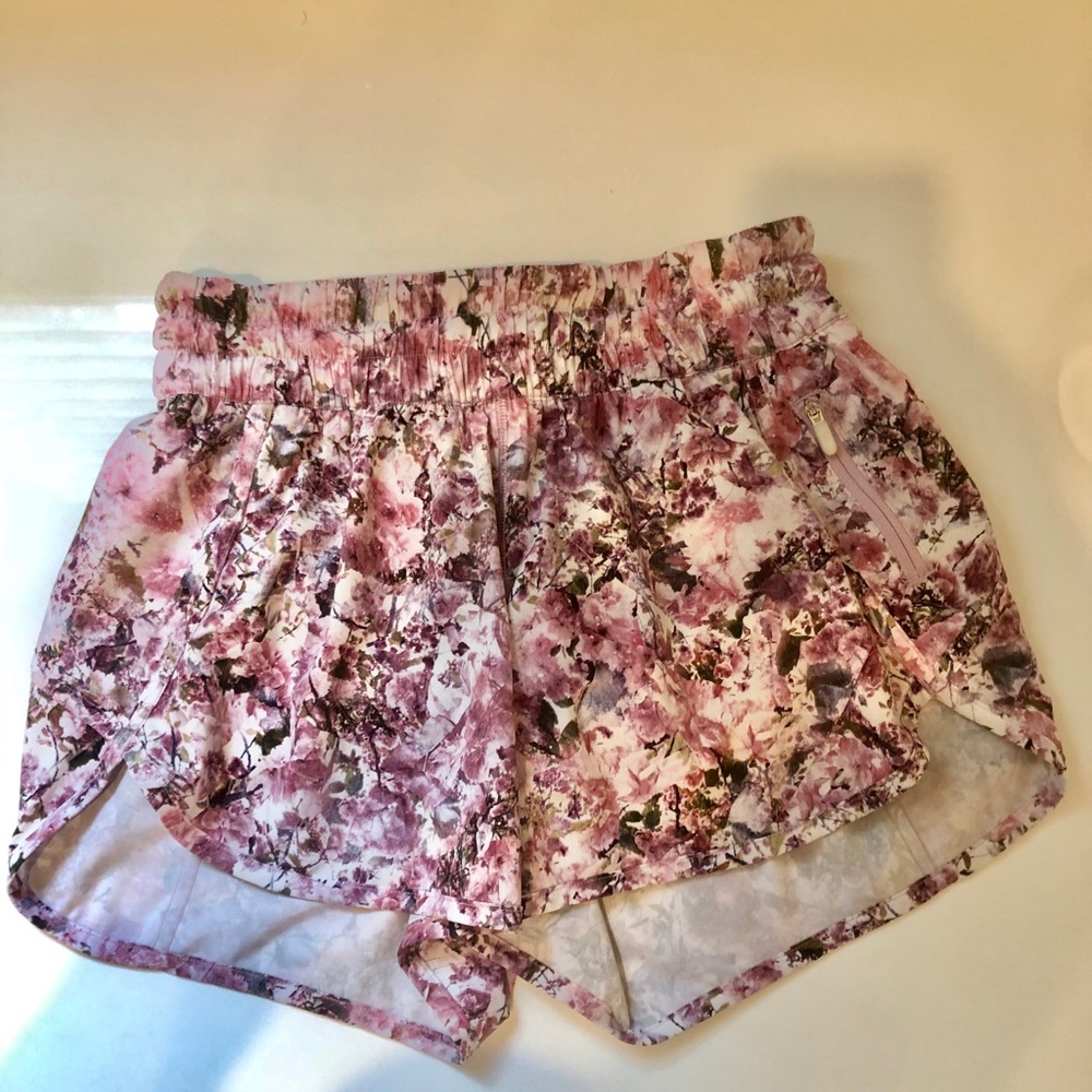Lululemon Shorts Size 6: Like New!